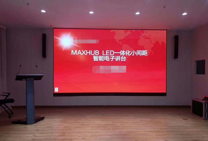 MAXHUB小間距LED一體機可搭配MAXHUB看片黄色网站、MAXHUB電子講台進行使用